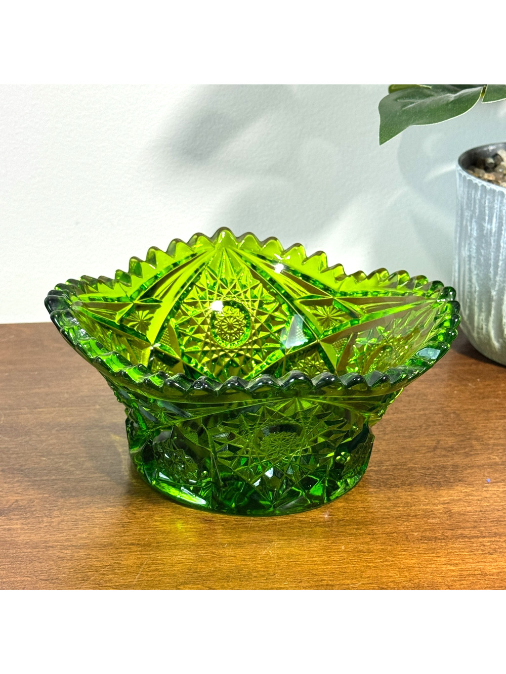 Vintage L.E. Smith Emerald Green Bowl Prescut Sawtooth Hobstar Dish Candy
